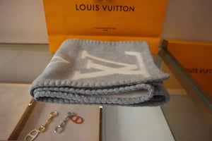 LV CASHMERE MONOGRAM SWEET DREAMS SCARF GREY