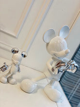 Load image into Gallery viewer, MICKEY MOUSE WITH LOVE FIGURE
